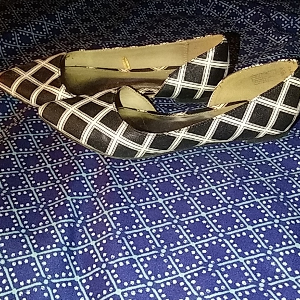 Flats - Picture 2 of 3
